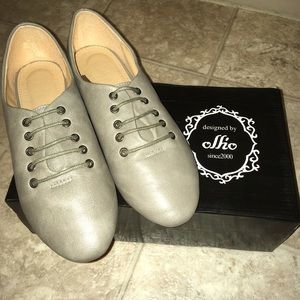 Never Been Worn Ollio Grey Oxfords